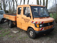 Offener Kleintransporter mit Pritsche und groem Fhrerhaus zur Personenbefrderung